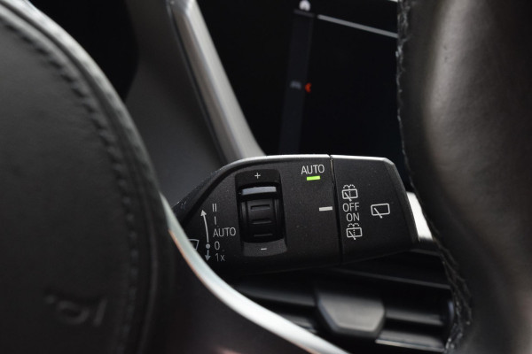 BMW 1-serie 118i|M-Sport|M-stoelen|Elek.klep|18"|Sfeer|Carplay