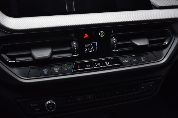 BMW 1-serie 118i|M-Sport|M-stoelen|Elek.klep|18"|Sfeer|Carplay
