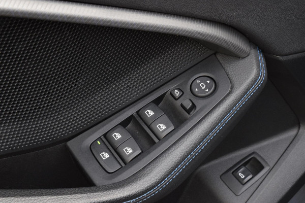 BMW 1-serie 118i|M-Sport|M-stoelen|Elek.klep|18"|Sfeer|Carplay