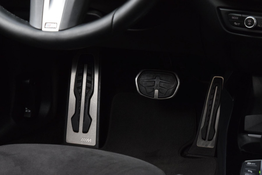 BMW 1-serie 118i|M-Sport|M-stoelen|Elek.klep|18"|Sfeer|Carplay