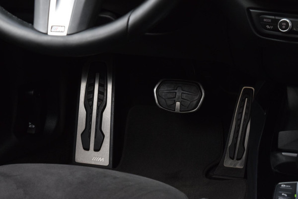 BMW 1-serie 118i|M-Sport|M-stoelen|Elek.klep|18"|Sfeer|Carplay