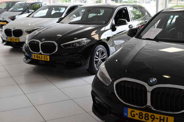 BMW 1-serie 118i|M-Sport|M-stoelen|Elek.klep|18"|Sfeer|Carplay