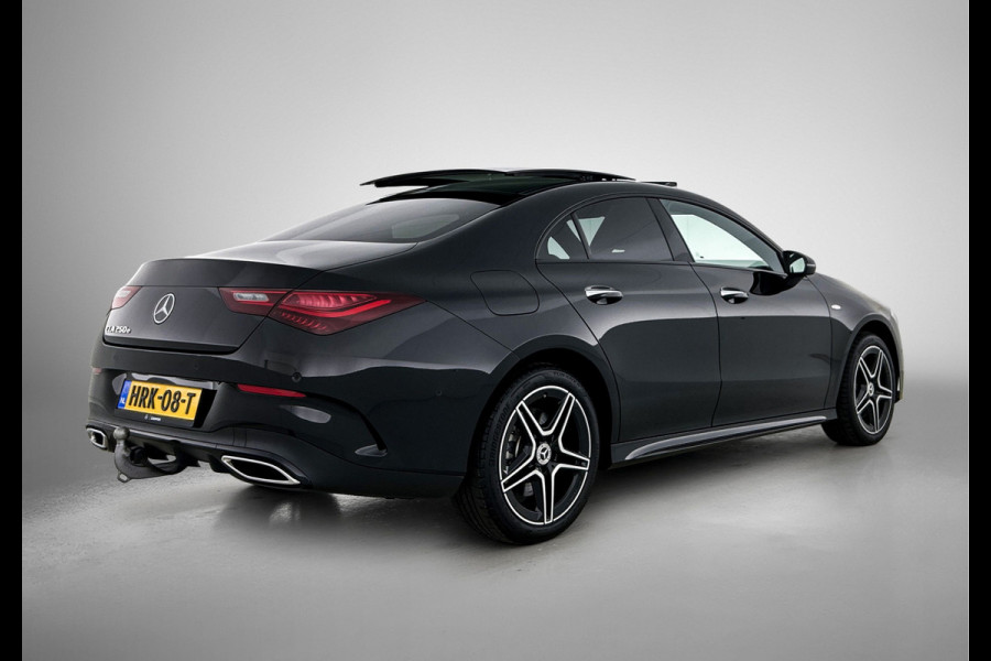 Mercedes-Benz CLA-Klasse 250 e Business Solution AMG Trekhaak | AMG Line | Night Pakket | Panorama Schuif-Kanteldak | Parkeerpakket met achteruitrijcamera | Sfeerverlichting. Inclusief 24 maanden MB Certified garantie voor Europa.