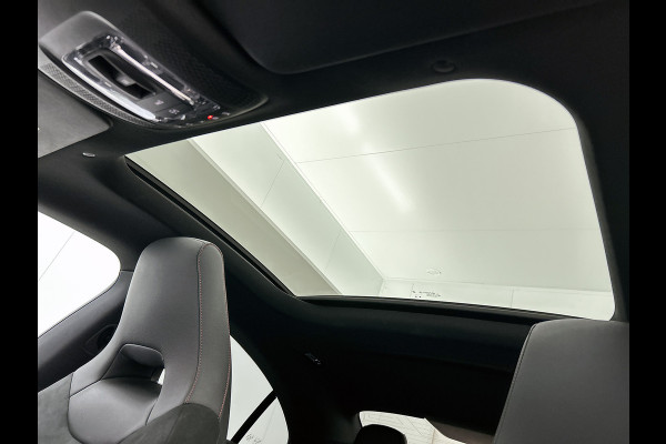 Mercedes-Benz CLA-Klasse 250 e Business Solution AMG Trekhaak | AMG Line | Night Pakket | Panorama Schuif-Kanteldak | Parkeerpakket met achteruitrijcamera | Sfeerverlichting. Inclusief 24 maanden MB Certified garantie voor Europa.