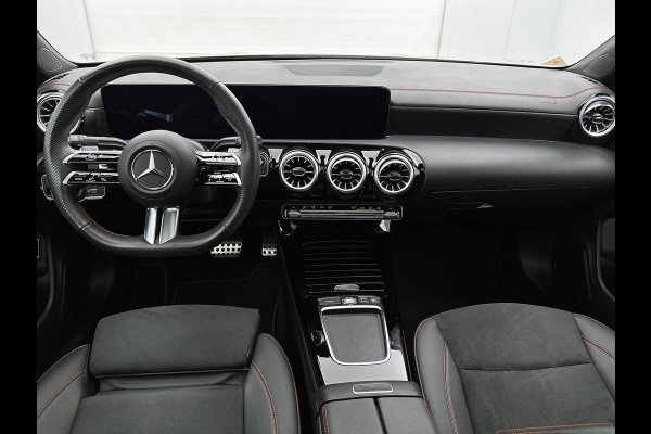 Mercedes-Benz CLA-Klasse 250 e Business Solution AMG Trekhaak | AMG Line | Night Pakket | Panorama Schuif-Kanteldak | Parkeerpakket met achteruitrijcamera | Sfeerverlichting. Inclusief 24 maanden MB Certified garantie voor Europa.