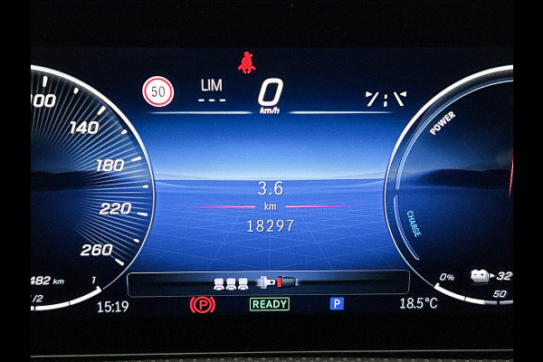 Mercedes-Benz CLA-Klasse 250 e Business Solution AMG Trekhaak | AMG Line | Night Pakket | Panorama Schuif-Kanteldak | Parkeerpakket met achteruitrijcamera | Sfeerverlichting. Inclusief 24 maanden MB Certified garantie voor Europa.