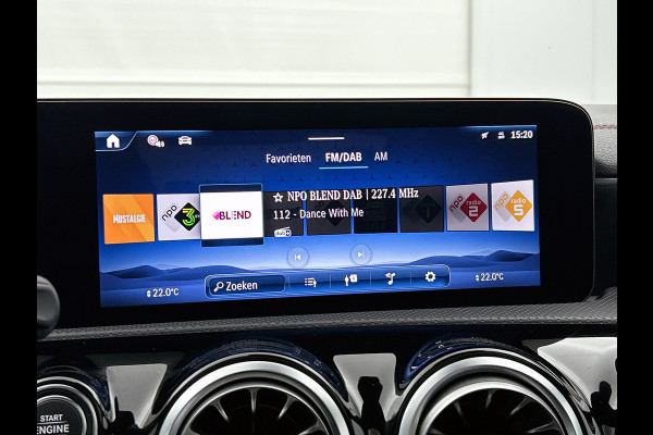 Mercedes-Benz CLA-Klasse 250 e Business Solution AMG Trekhaak | AMG Line | Night Pakket | Panorama Schuif-Kanteldak | Parkeerpakket met achteruitrijcamera | Sfeerverlichting. Inclusief 24 maanden MB Certified garantie voor Europa.
