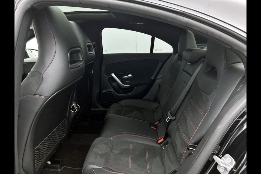 Mercedes-Benz CLA-Klasse 250 e Business Solution AMG Trekhaak | AMG Line | Night Pakket | Panorama Schuif-Kanteldak | Parkeerpakket met achteruitrijcamera | Sfeerverlichting. Inclusief 24 maanden MB Certified garantie voor Europa.