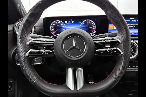 Mercedes-Benz CLA-Klasse 250 e Business Solution AMG Trekhaak | AMG Line | Night Pakket | Panorama Schuif-Kanteldak | Parkeerpakket met achteruitrijcamera | Sfeerverlichting. Inclusief 24 maanden MB Certified garantie voor Europa.