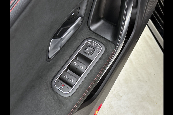 Mercedes-Benz CLA-Klasse 250 e Business Solution AMG Trekhaak | AMG Line | Night Pakket | Panorama Schuif-Kanteldak | Parkeerpakket met achteruitrijcamera | Sfeerverlichting. Inclusief 24 maanden MB Certified garantie voor Europa.