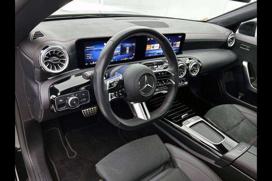Mercedes-Benz CLA-Klasse 250 e Business Solution AMG Trekhaak | AMG Line | Night Pakket | Panorama Schuif-Kanteldak | Parkeerpakket met achteruitrijcamera | Sfeerverlichting. Inclusief 24 maanden MB Certified garantie voor Europa.