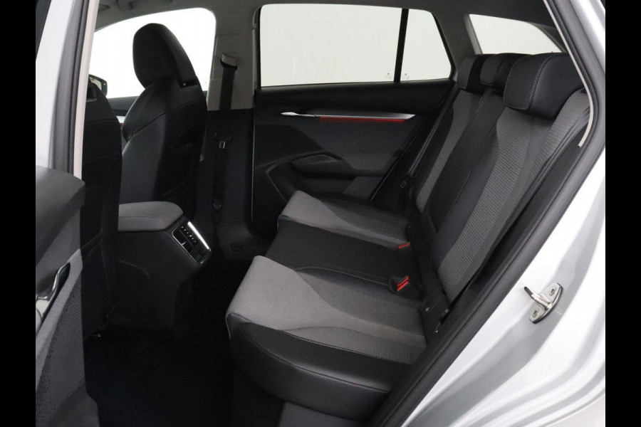 Škoda ENYAQ iV 60 SOH 91,2% | Adaptive cruise | Stuur/stoel verwarming | Trekhaak | Camera | Sfeerverlichting |