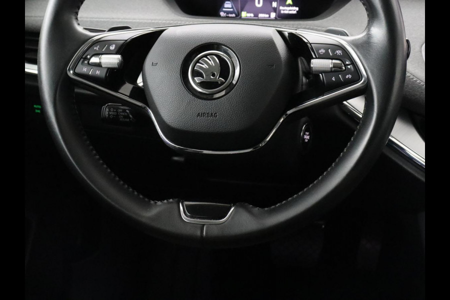 Škoda ENYAQ iV 60 SOH 91,2% | Adaptive cruise | Stuur/stoel verwarming | Trekhaak | Camera | Sfeerverlichting |