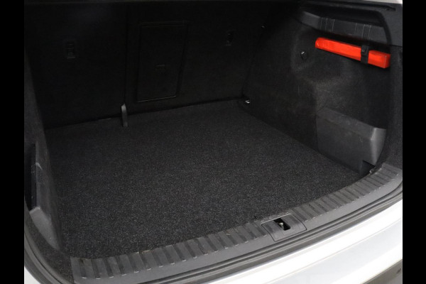 Škoda ENYAQ iV 60 SOH 91,2% | Adaptive cruise | Stuur/stoel verwarming | Trekhaak | Camera | Sfeerverlichting |