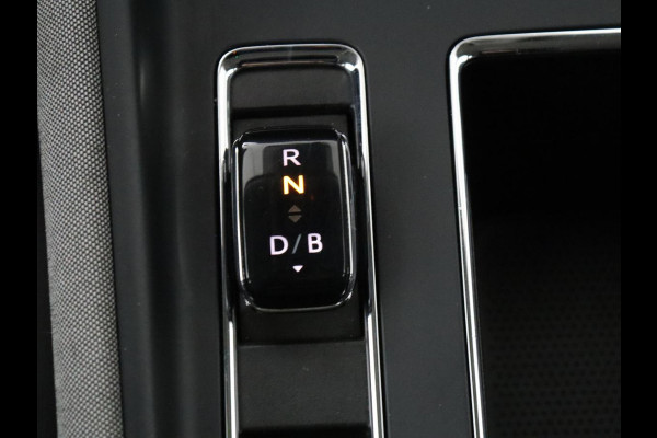 Škoda ENYAQ iV 60 SOH 91,2% | Adaptive cruise | Stuur/stoel verwarming | Trekhaak | Camera | Sfeerverlichting |