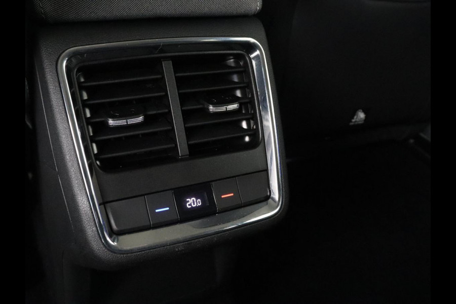 Škoda ENYAQ iV 60 SOH 91,2% | Adaptive cruise | Stuur/stoel verwarming | Trekhaak | Camera | Sfeerverlichting |