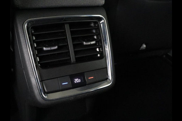 Škoda ENYAQ iV 60 SOH 91,2% | Adaptive cruise | Stuur/stoel verwarming | Trekhaak | Camera | Sfeerverlichting |