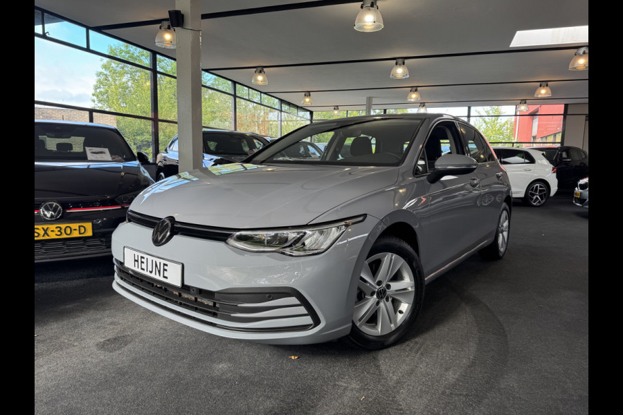 Volkswagen Golf 1.5 eTSI DSG LIFE BUSINESS CAMERA/ACC/CARPLAY/SFEERVERL.