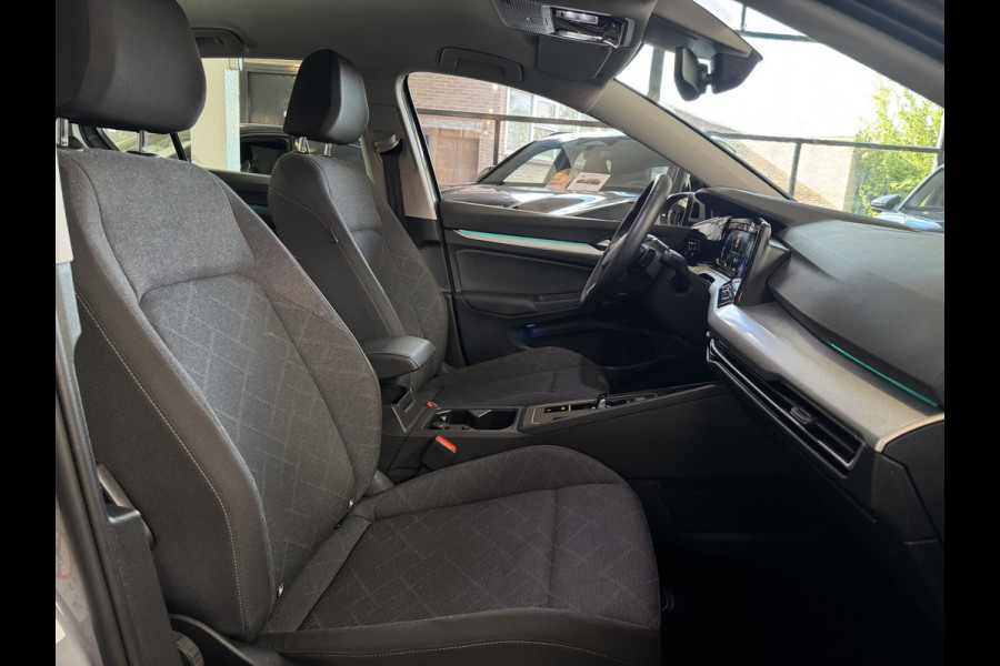 Volkswagen Golf 1.5 eTSI DSG LIFE BUSINESS CAMERA/ACC/CARPLAY/SFEERVERL.