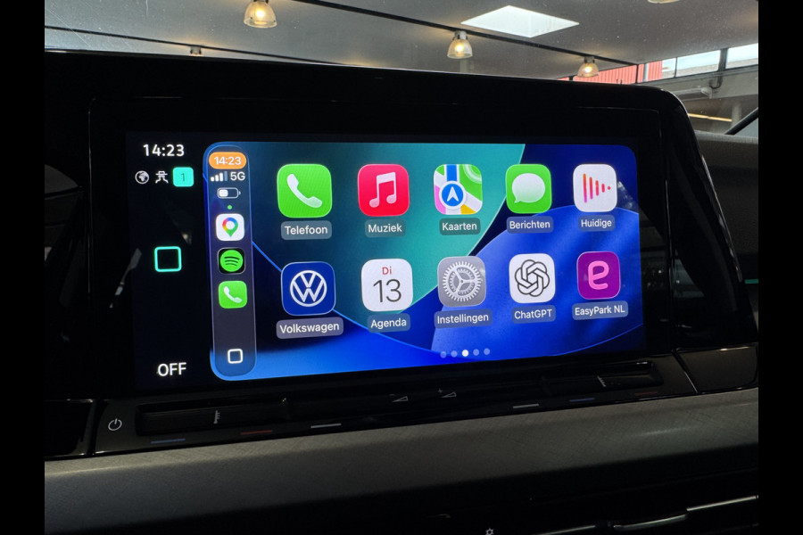 Volkswagen Golf 1.5 eTSI DSG LIFE BUSINESS CAMERA/ACC/CARPLAY/SFEERVERL.