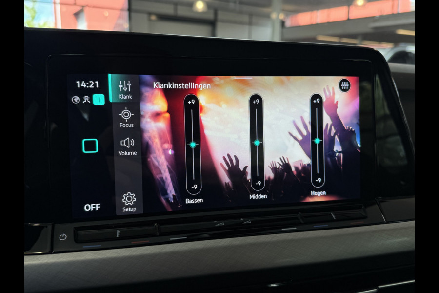 Volkswagen Golf 1.5 eTSI DSG LIFE BUSINESS CAMERA/ACC/CARPLAY/SFEERVERL.