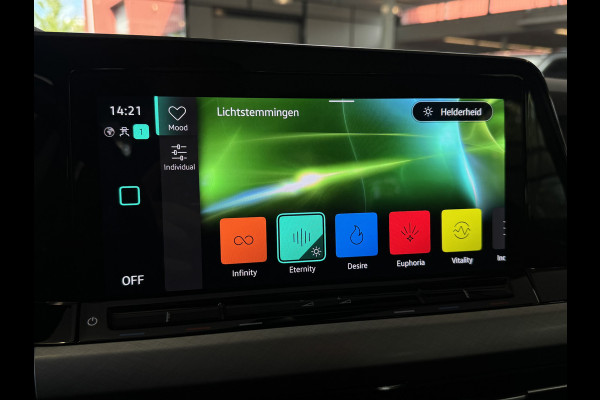Volkswagen Golf 1.5 eTSI DSG LIFE BUSINESS CAMERA/ACC/CARPLAY/SFEERVERL.