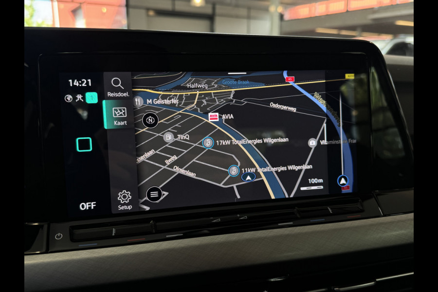 Volkswagen Golf 1.5 eTSI DSG LIFE BUSINESS CAMERA/ACC/CARPLAY/SFEERVERL.