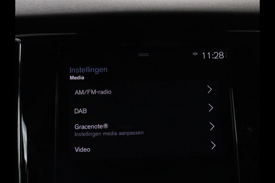 Volvo V60 2.0 T6 AWD Inscription | 310PK | Pano.dak | Trekhaak | Stuur/stoel verwarming | Head-up display | Adaptive Cruise control | Carplay | Memory | Harman Kardon |