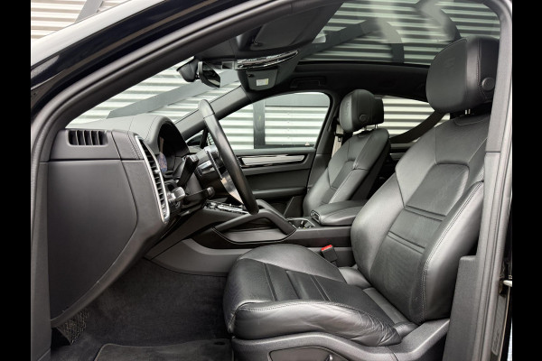 Porsche Cayenne Coupé 3.0 E-Hybrid Pano|Chrono|360 Camera|Bose|Leder|Navi|Trekhaak|Dealer Onderhouden|2e Eigenaar|APK tot 01-2028