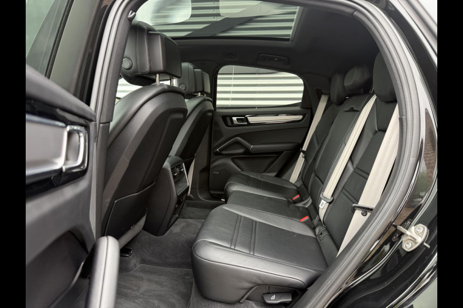 Porsche Cayenne Coupé 3.0 E-Hybrid Pano|Chrono|360 Camera|Bose|Leder|Navi|Trekhaak|Dealer Onderhouden|2e Eigenaar|APK tot 01-2028