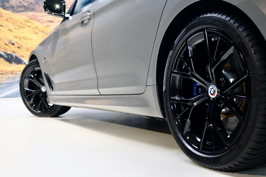 BMW 5 Serie Touring 530e High Ex M Sport|HuD|PANO|BerninaGrey