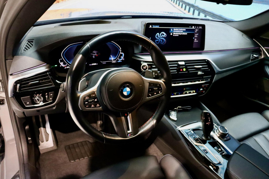 BMW 5 Serie Touring 530e High Ex M Sport|HuD|PANO|BerninaGrey