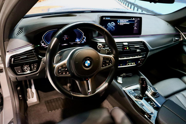 BMW 5 Serie Touring 530e High Ex M Sport|HuD|PANO|BerninaGrey
