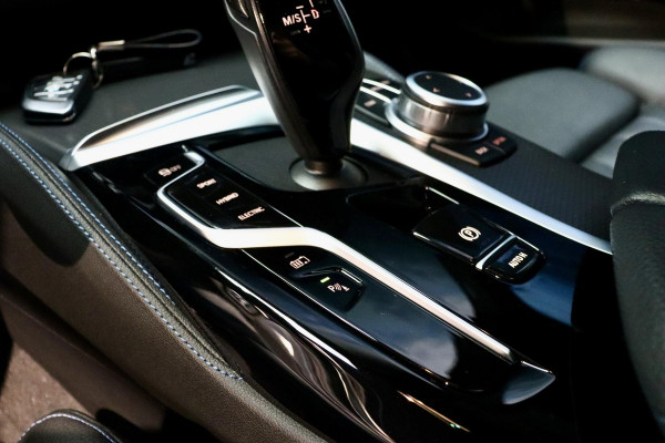 BMW 5 Serie Touring 530e High Ex M Sport|HuD|PANO|BerninaGrey