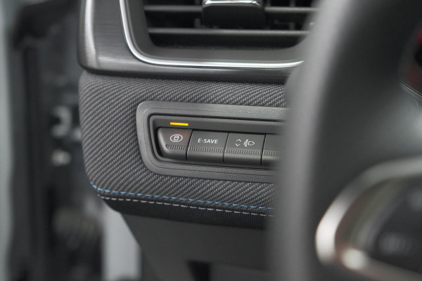 Renault Captur 1.8 E-Tech full hybrid 160 esprit Alpine | 360 Camera | Adaptieve Cruise Control | Dodehoekdetectie | Stuurwielverwarming