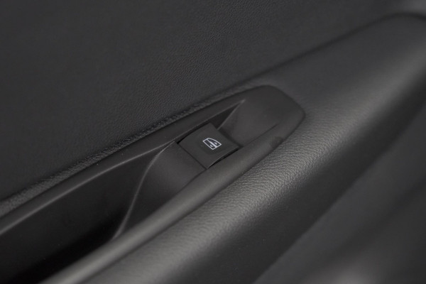 Renault Captur TCe 150 EDC Intens | Camera | Dodehoekdetectie | R-Link Navigatie | Parkeersensoren