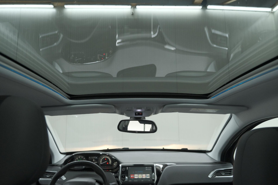 Peugeot 2008 PureTech 110 EAT6 GT Line | Trekhaak | Panoramadak | Apple Carplay | Parkeersensoren