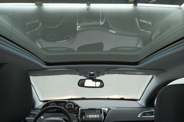 Peugeot 2008 PureTech 110 EAT6 GT Line | Trekhaak | Panoramadak | Apple Carplay | Parkeersensoren