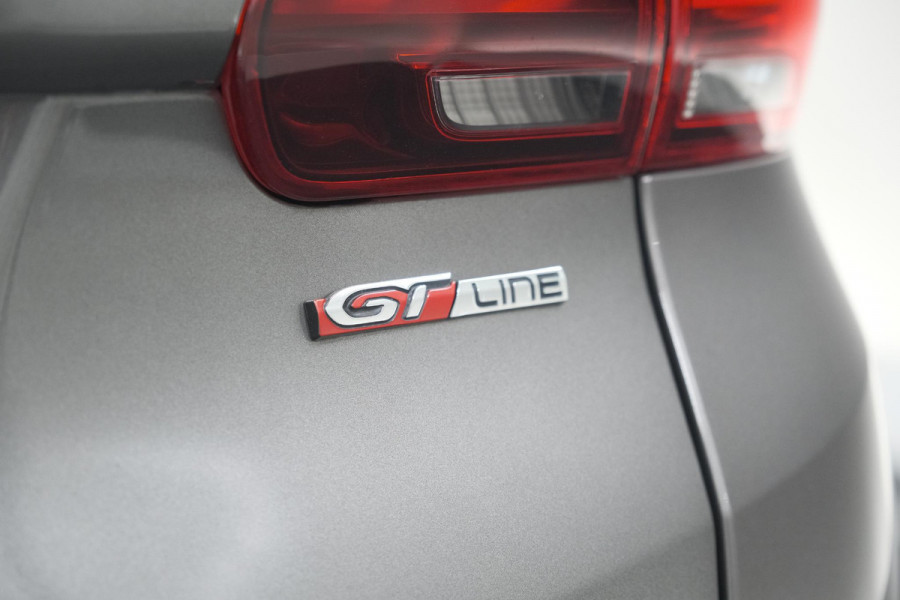 Peugeot 2008 PureTech 110 EAT6 GT Line | Trekhaak | Panoramadak | Apple Carplay | Parkeersensoren