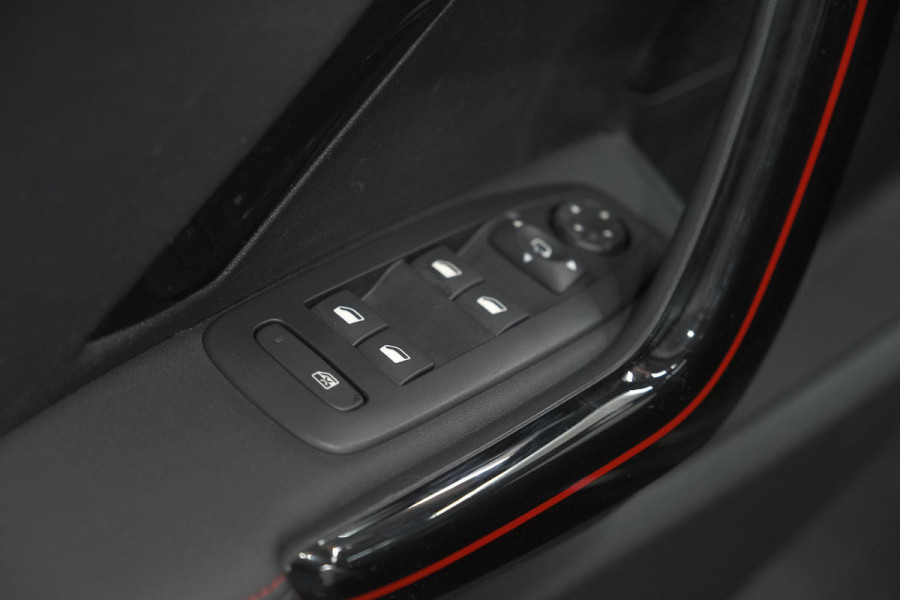 Peugeot 2008 PureTech 110 EAT6 GT Line | Trekhaak | Panoramadak | Apple Carplay | Parkeersensoren