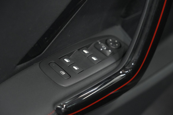 Peugeot 2008 PureTech 110 EAT6 GT Line | Trekhaak | Panoramadak | Apple Carplay | Parkeersensoren