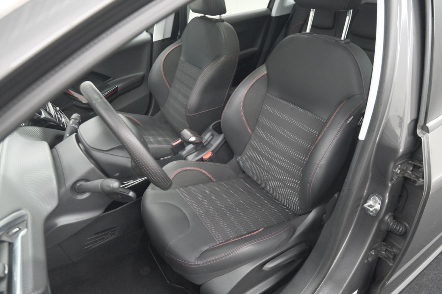 Peugeot 2008 PureTech 110 EAT6 GT Line | Trekhaak | Panoramadak | Apple Carplay | Parkeersensoren