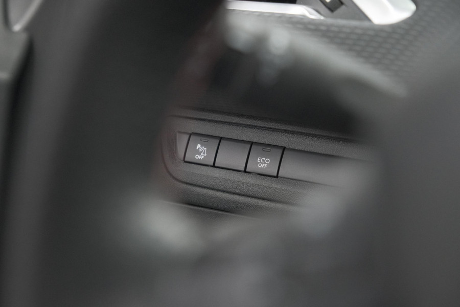 Peugeot 2008 PureTech 110 EAT6 GT Line | Trekhaak | Panoramadak | Apple Carplay | Parkeersensoren