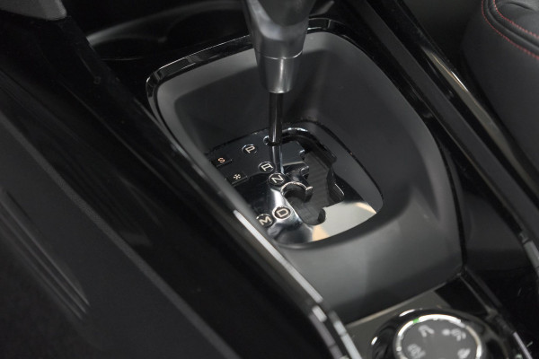 Peugeot 2008 PureTech 110 EAT6 GT Line | Trekhaak | Panoramadak | Apple Carplay | Parkeersensoren