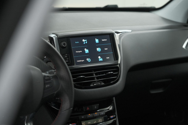 Peugeot 2008 PureTech 110 EAT6 GT Line | Trekhaak | Panoramadak | Apple Carplay | Parkeersensoren