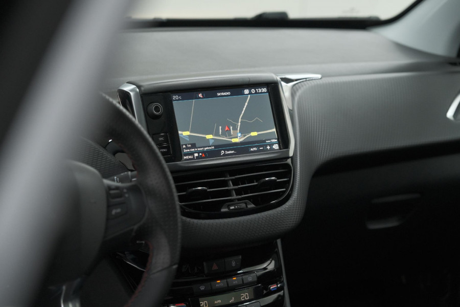 Peugeot 2008 PureTech 110 EAT6 GT Line | Trekhaak | Panoramadak | Apple Carplay | Parkeersensoren