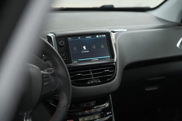 Peugeot 2008 PureTech 110 EAT6 GT Line | Trekhaak | Panoramadak | Apple Carplay | Parkeersensoren