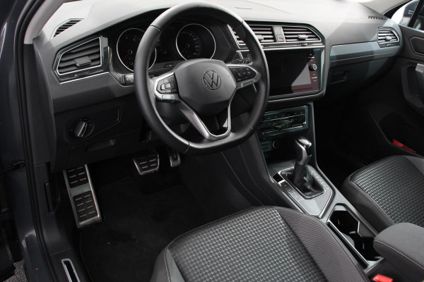 Volkswagen Tiguan 1.5 TSI DSG Active Navigatie App connect Wireless Adaptieve Cruise Control Travel Assist Parkeersensoren Camera Park Assist Stoel- en stuurverwarming Elektrische achterklep Virtual Cockpit