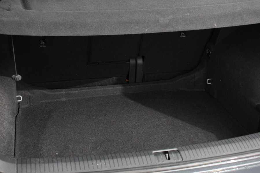 Volkswagen Tiguan 1.5 TSI DSG Active Navigatie App connect Wireless Adaptieve Cruise Control Travel Assist Parkeersensoren Camera Park Assist Stoel- en stuurverwarming Elektrische achterklep Virtual Cockpit