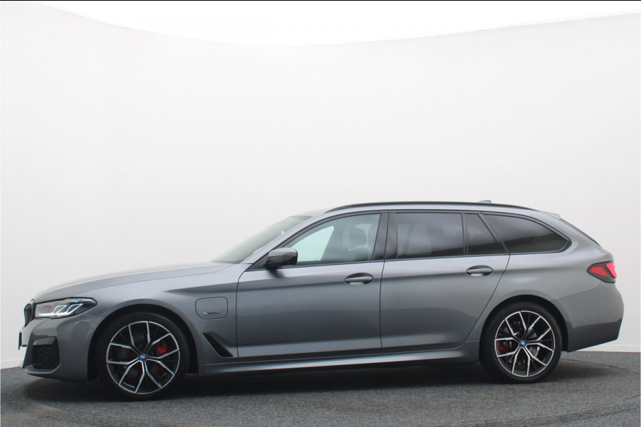 BMW 5 Serie Touring 530e M Sport Edition Leer, Soft-Close, 360° Camera, Head-Up, Stoelverwarming/ventilatie, LED, 19''